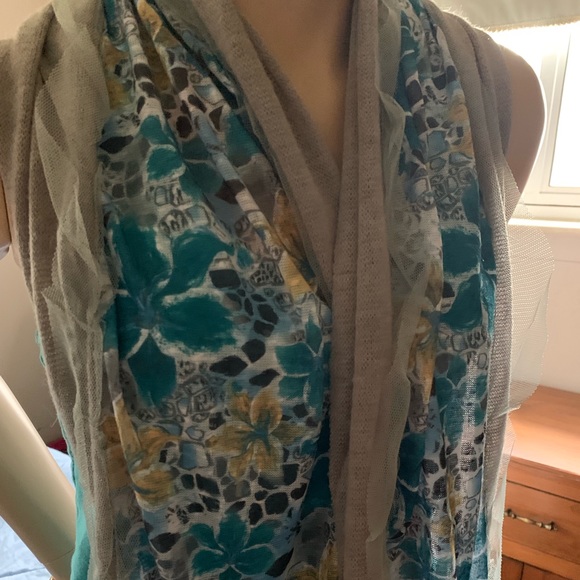 Beautiful scarf - Picture 6 of 8